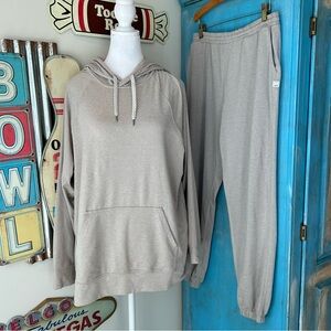 Vuori Hoodie and Jogger Set women’s Cream size M